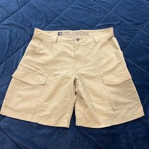 Men’s fishing cargo shorts